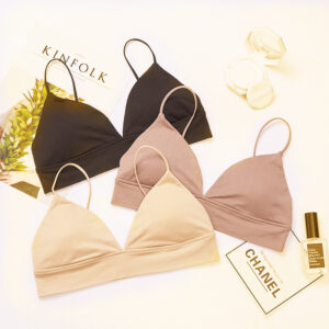 Soutien-gorge triangle sans armatures en nylon avec fines bretelles et bonnets souples