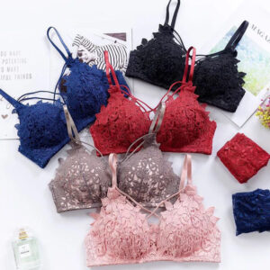 Soutien-gorge bralette sans armatures en dentelle florale 3D avec décolleté à lanières croisées