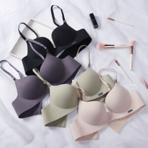Soutien-gorge sans couture à bonnets préformés en maille respirante avec décolleté plongeant