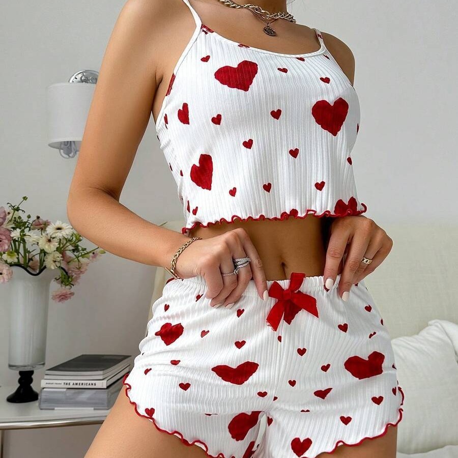 Pyjama short femme à imprimé cerises avec caraco à fines bretelles et bordures volantées – Image 4