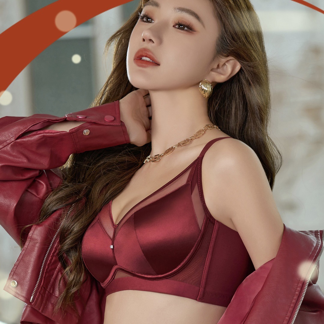 Soutien-gorge emboîtant sans armatures à bonnets préformés avec décolleté en tulle transparent et larges bretelles – Image 9