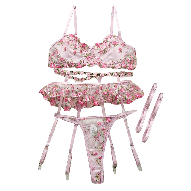 Ensemble lingerie 3 pièces rose poudré en tulle transparent brodé de fleurs avec porte-jarretelles à volants – Image 3